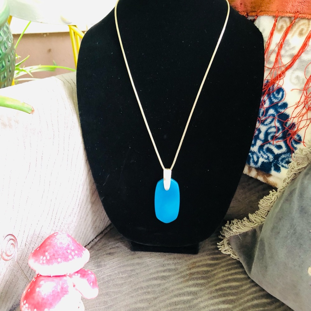 Kendra Scott necklace